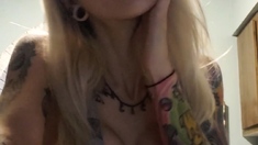 amateur blonde solo webcam