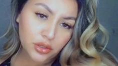 Big boob brunette masturbates on webcam