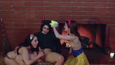 Magic mirror makes the queen horny for a free use threesome