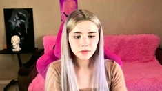 Amateur Webcam Cute Teen Plays Solo with Big