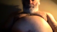 Hairy horny NY daddy bear jerks off on webcam