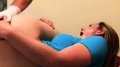 Aussie Teen Gets A Good Waxing