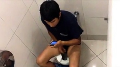 Str8 Spy Guy In Public Toilet